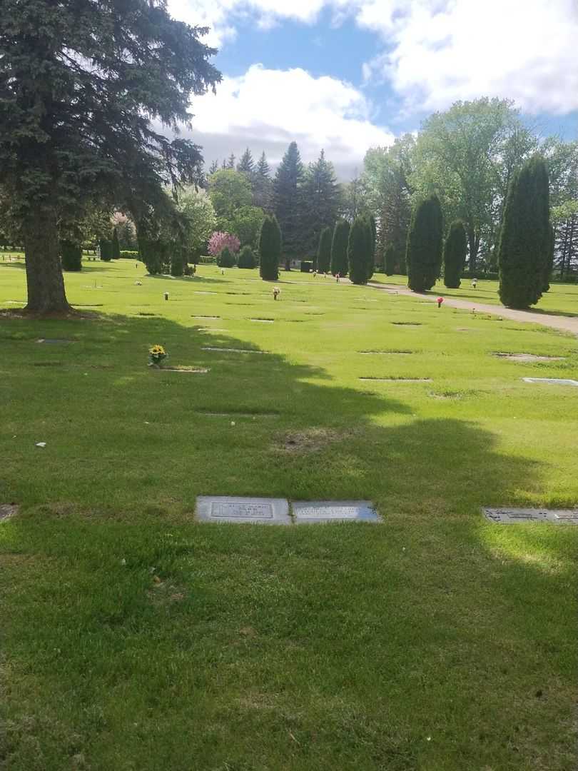 Alice Marie "Alice" Parr's grave. Photo 4