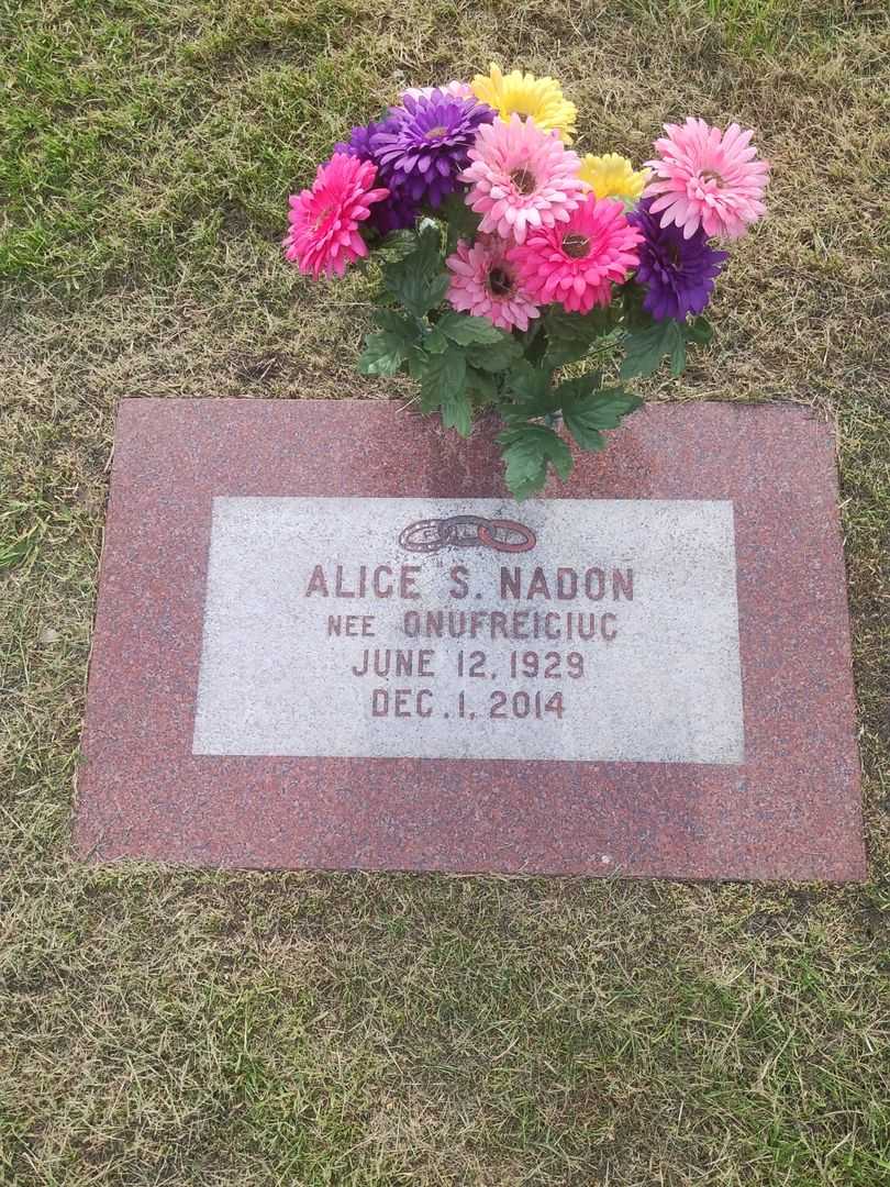 Alice S. Onufreiciuc Nadon's grave. Photo 1