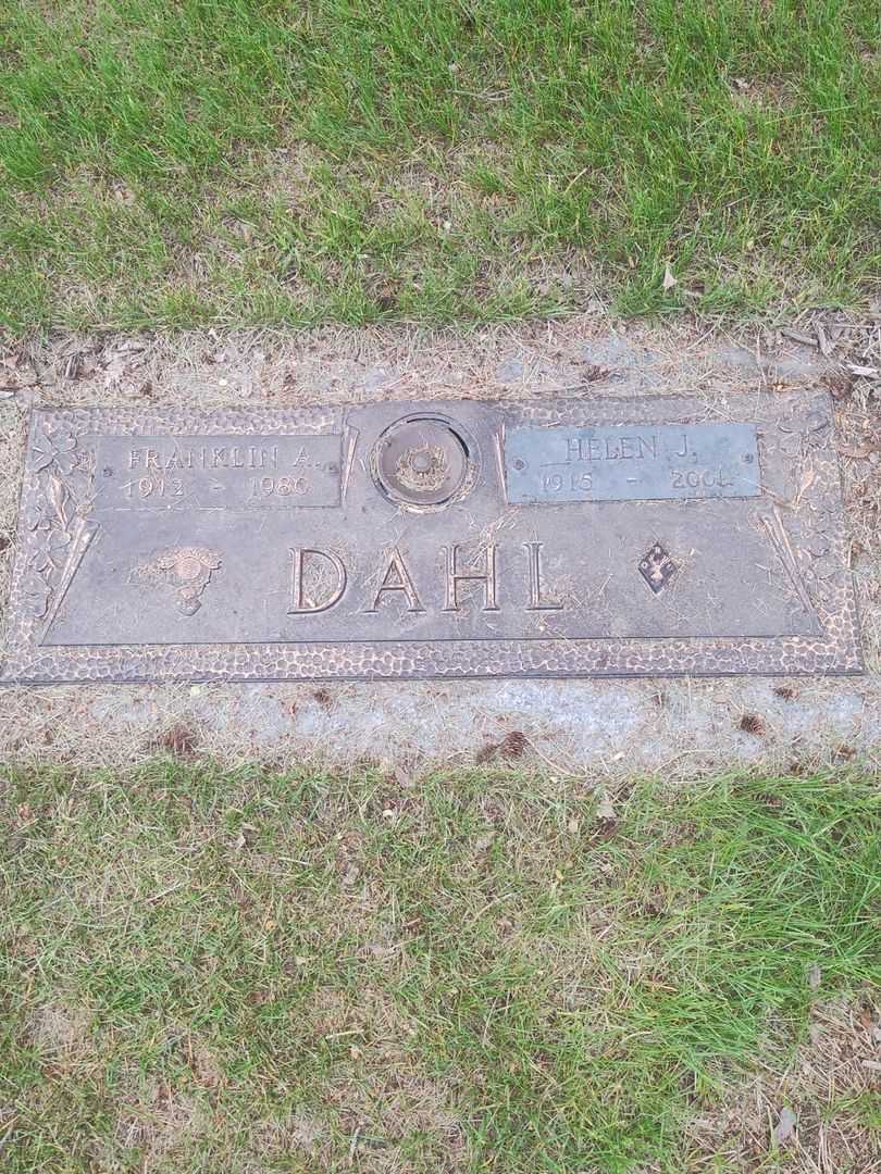 Helen J. Dahl's grave. Photo 1