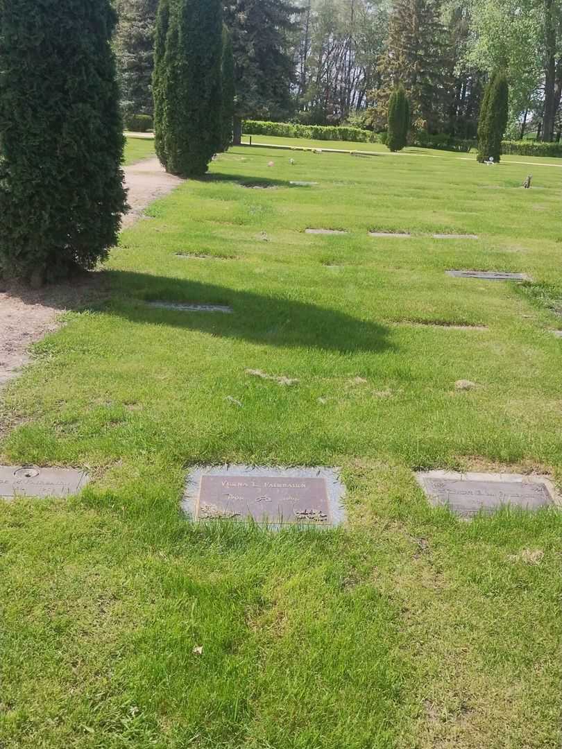 Verna L. Fairbairn's grave. Photo 2