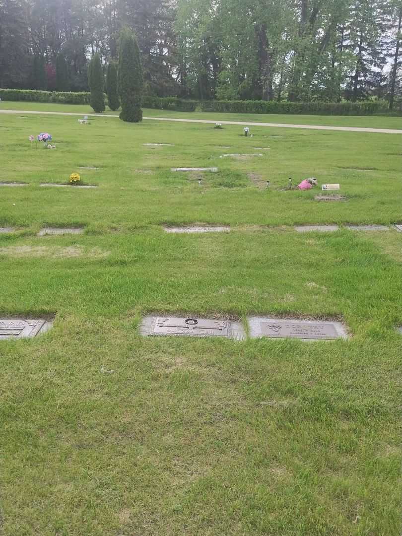 Dorothy Vera Bailey Salzsauler's grave. Photo 2