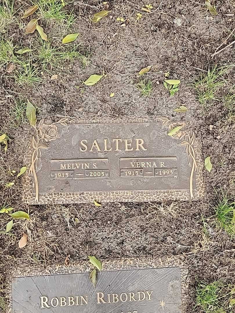 Verna Ruth Salter's grave. Photo 1