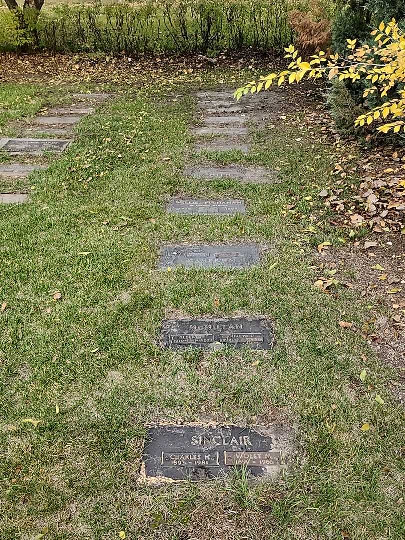 Helen Pauline Cameron's grave. Photo 2