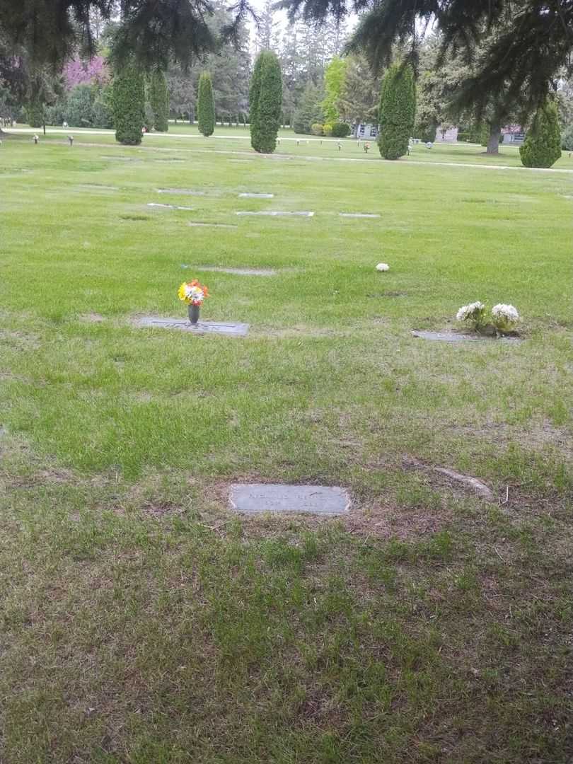 Reginald Renton's grave. Photo 2