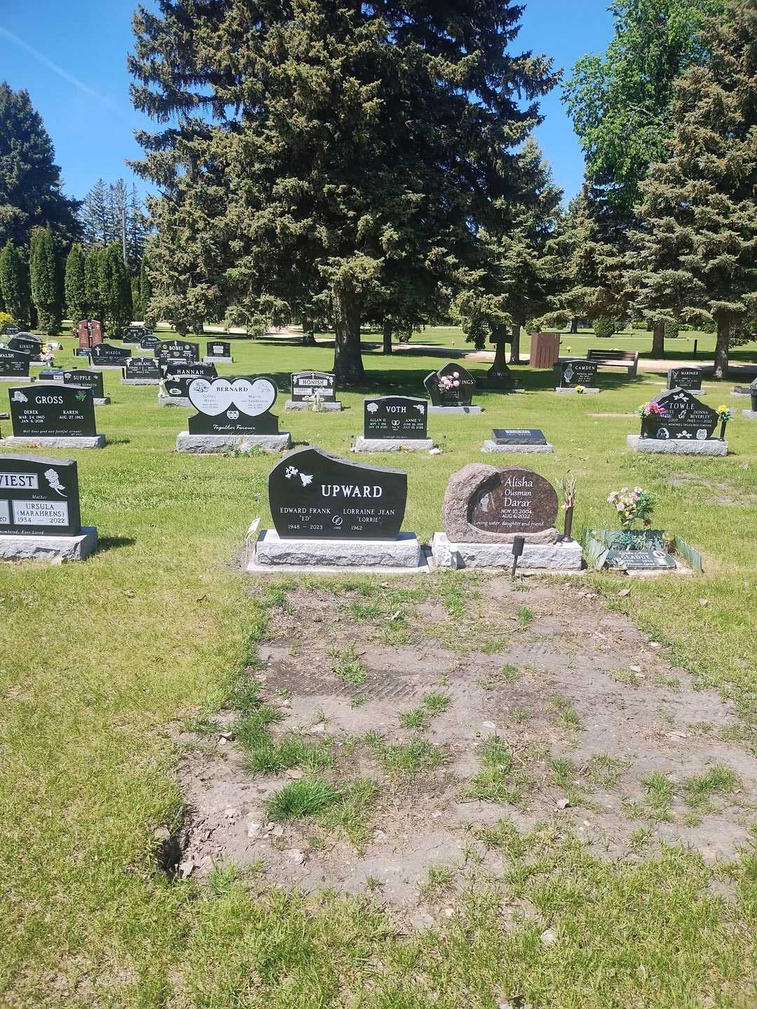 Edward Frank "Ed" Upward's grave. Photo 1