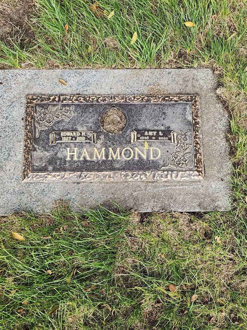 Edward H. Hammond's grave. Photo 1