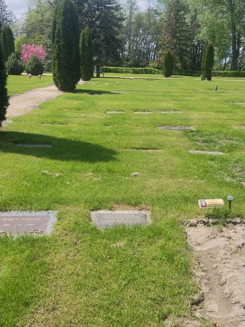 Gladys E. M. Fairbairn's grave. Photo 2