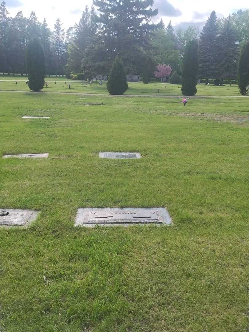 Lorraine Vicars's grave. Photo 2