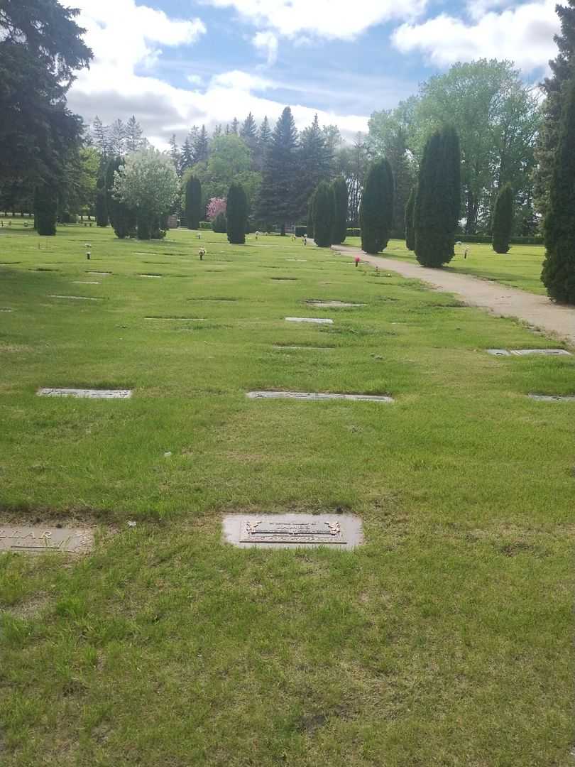 Eunice Elizabeth James's grave. Photo 2