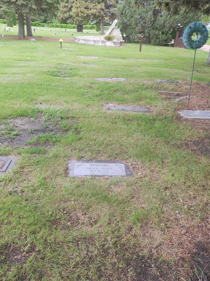 Grace Janet Young's grave. Photo 2