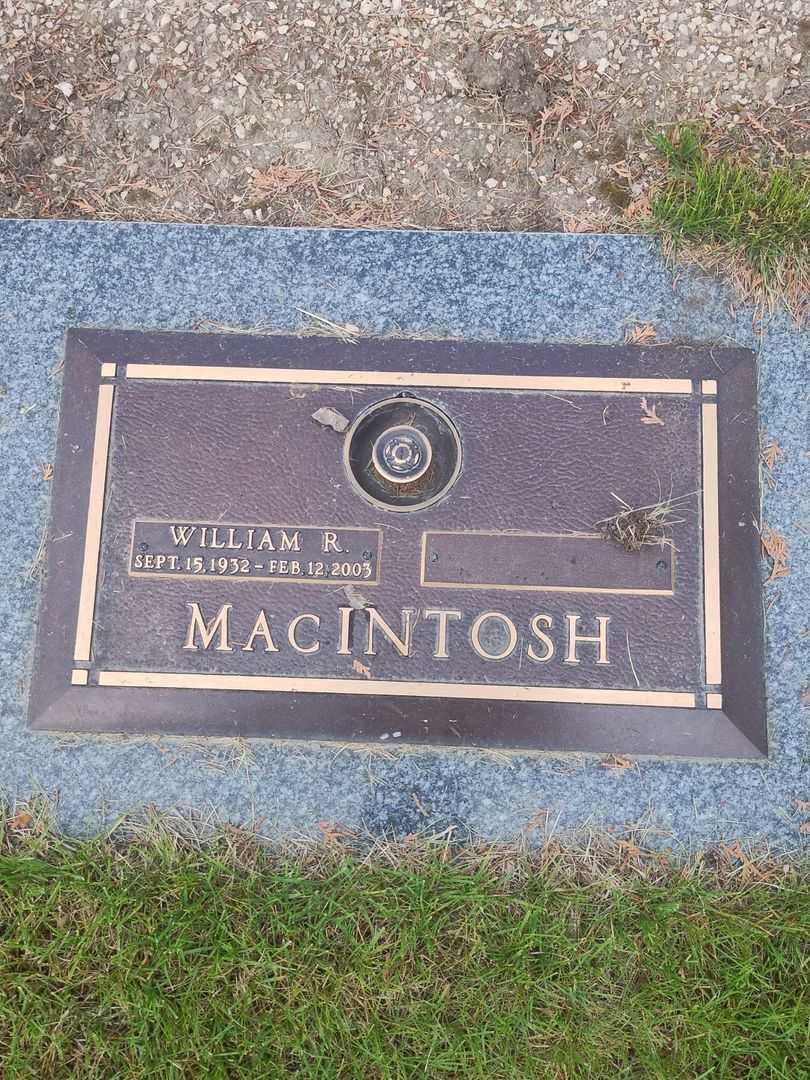 William R. MacIntosh's grave. Photo 1