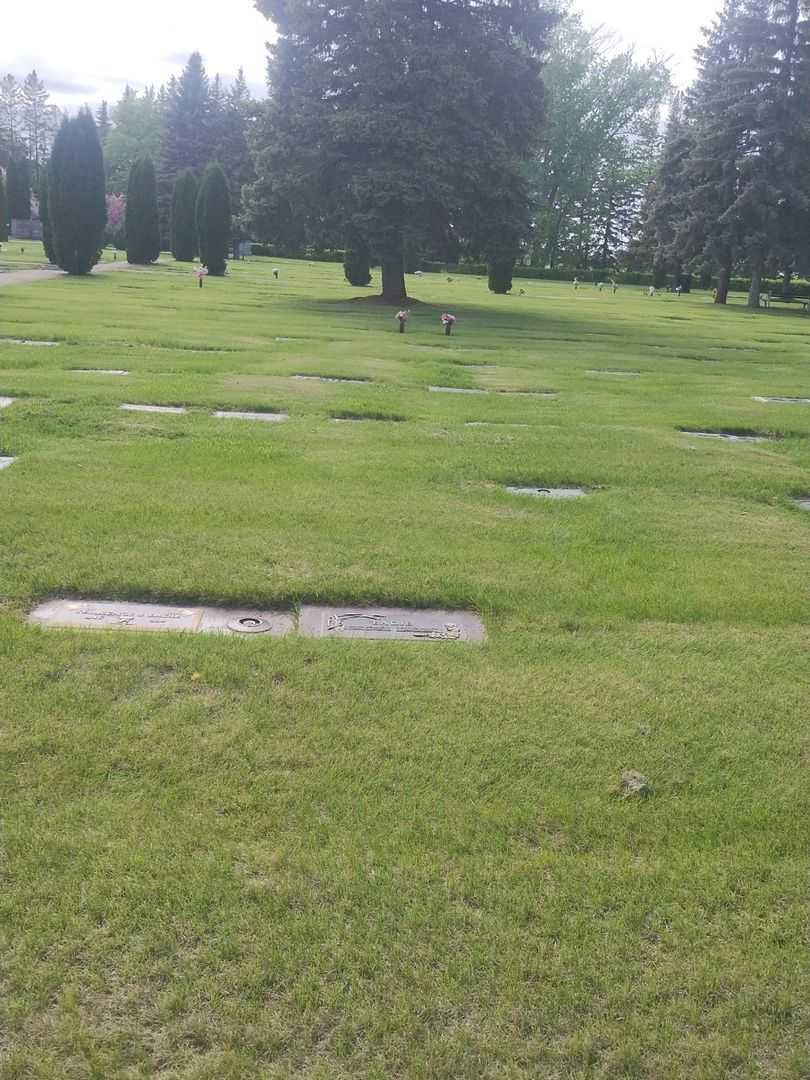 James Ronald Eadie's grave. Photo 2