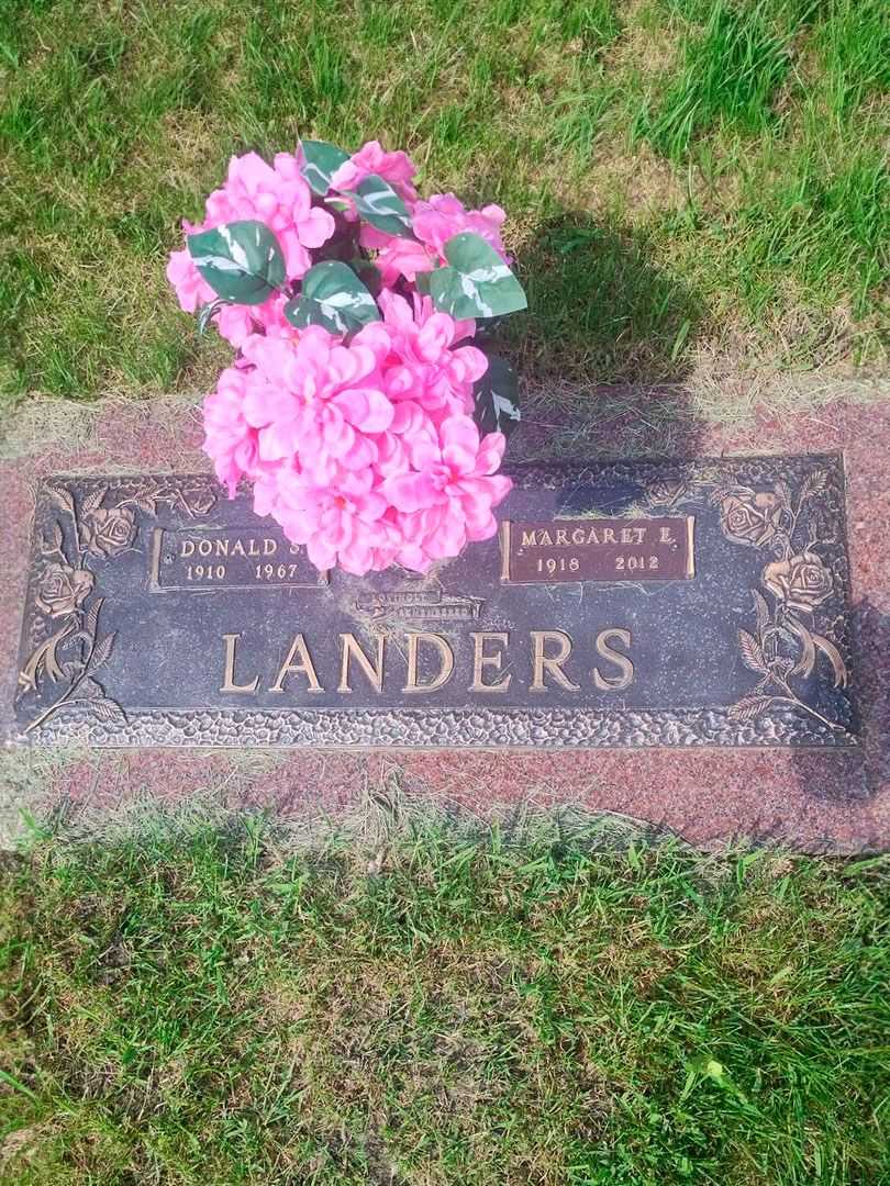 Donald S. Landers's grave. Photo 3