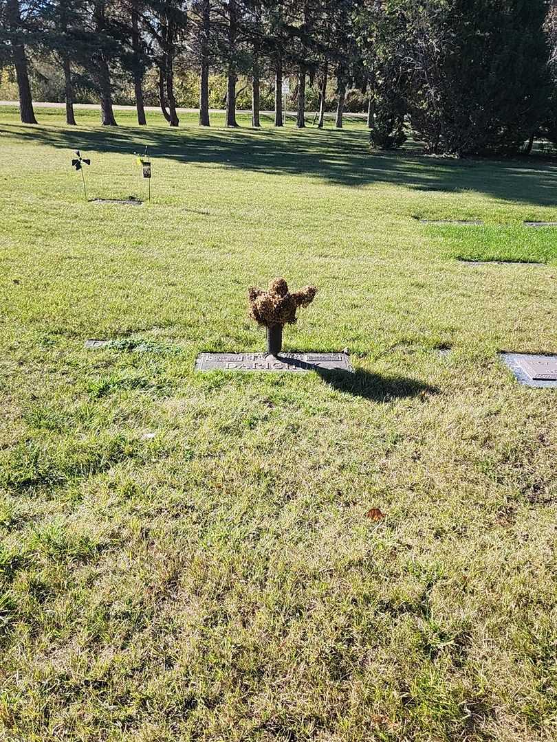 Helen R. Darichuk's grave. Photo 2