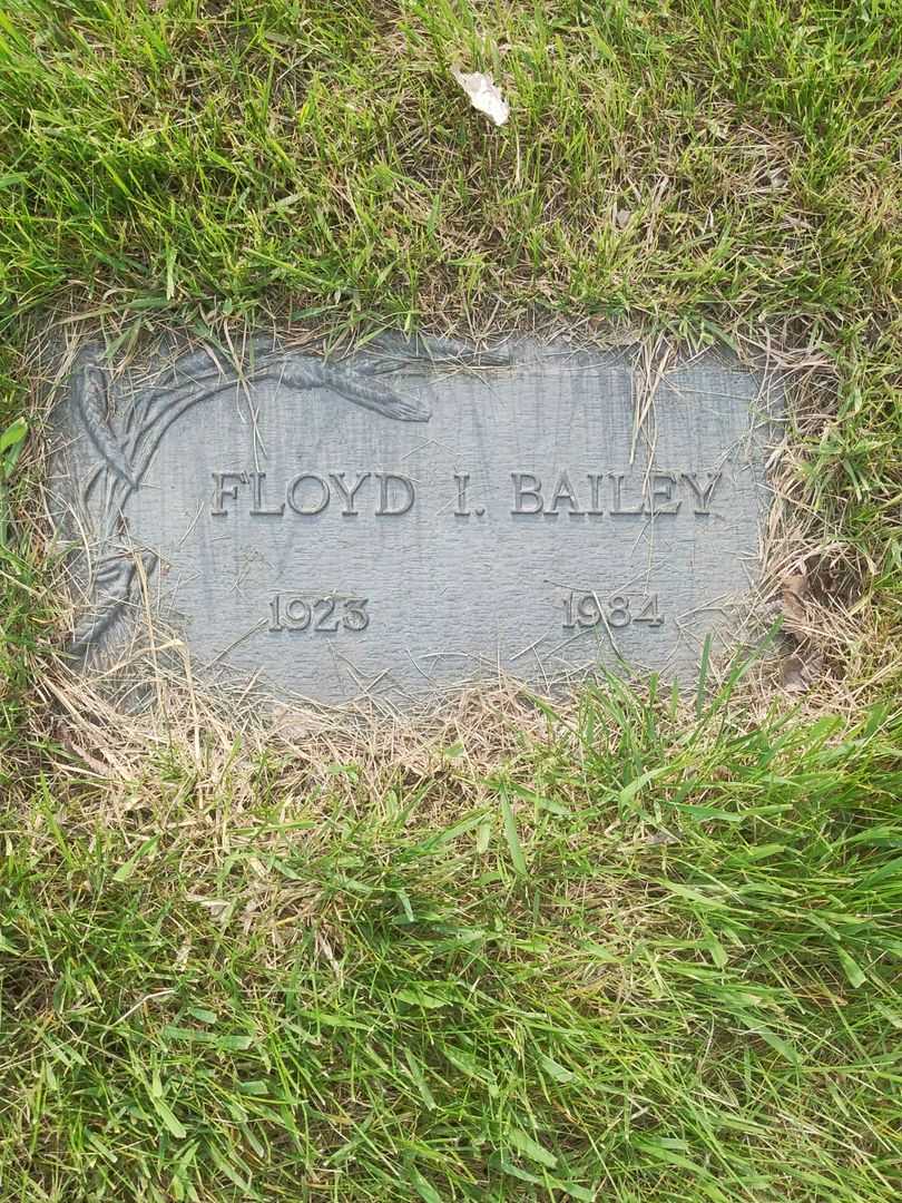 Floyd I. Bailey's grave. Photo 1