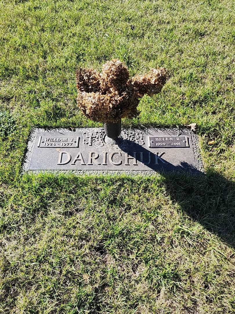 Helen R. Darichuk's grave. Photo 1