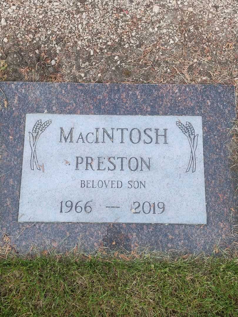 Preston MacIntosh's grave. Photo 1