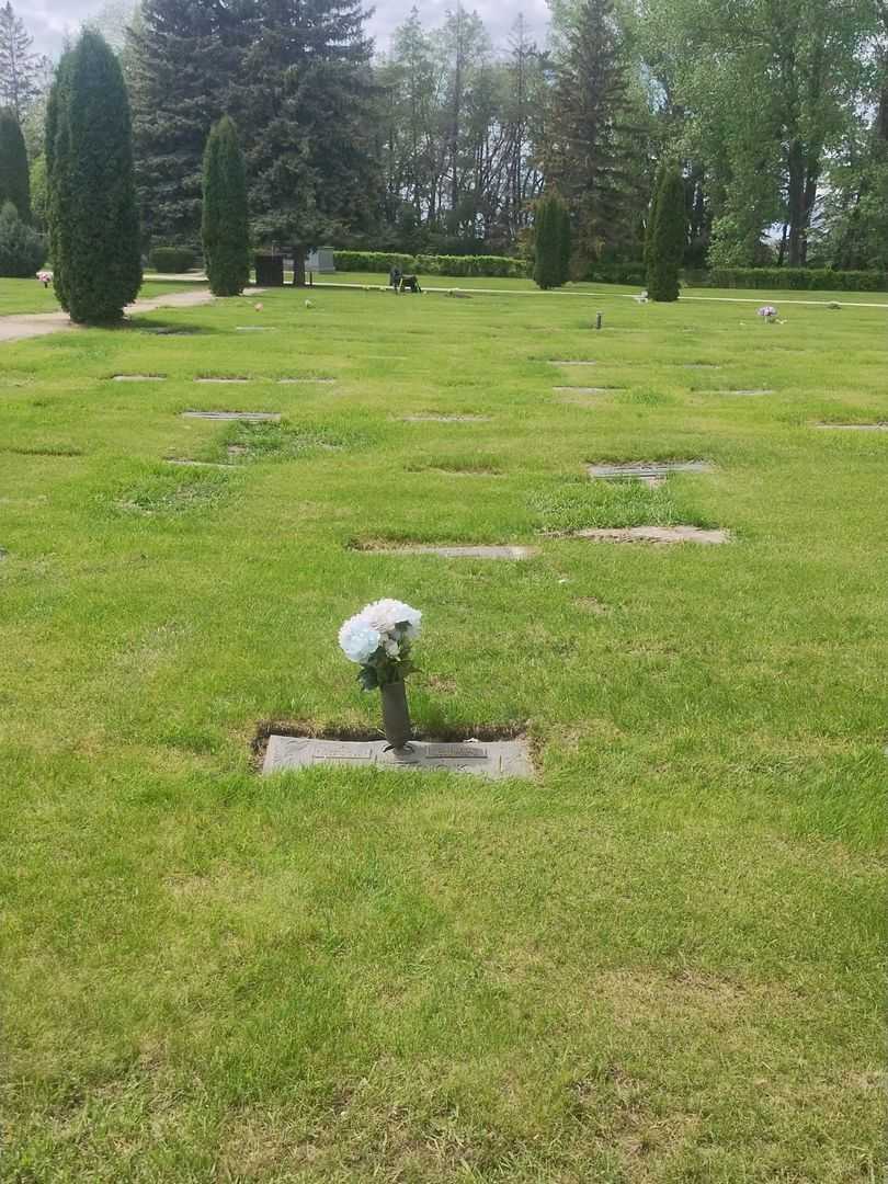 Sadie M. Hancock's grave. Photo 2