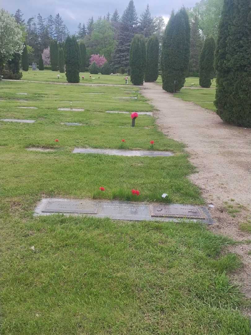 Darcy P. Haines Foster's grave. Photo 4