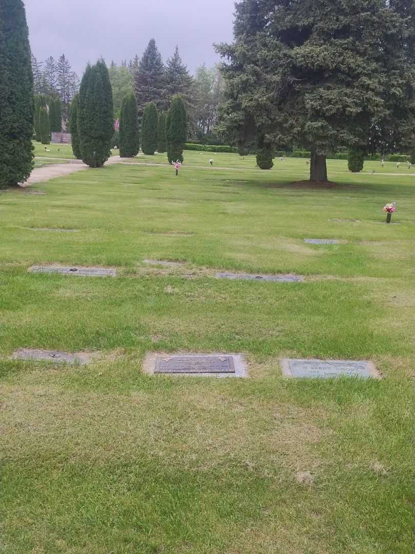 Marion Anne Irwin-Horinek's grave. Photo 2