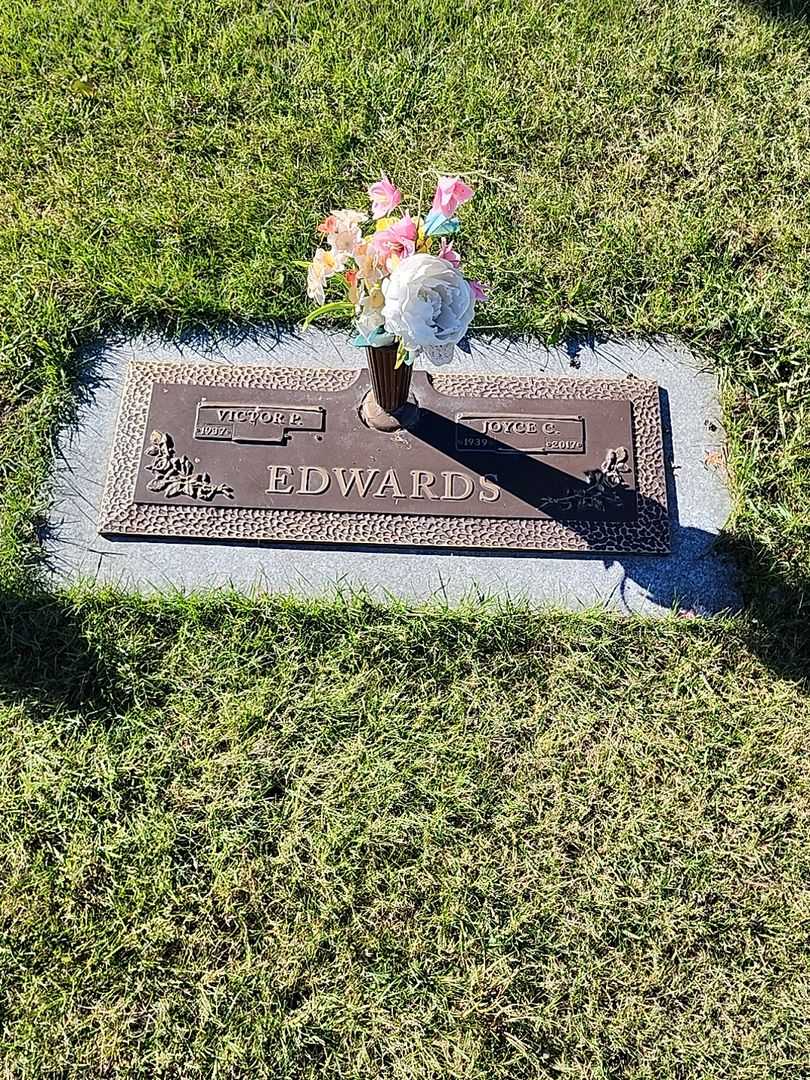 Joyce C. Edwards's grave. Photo 1