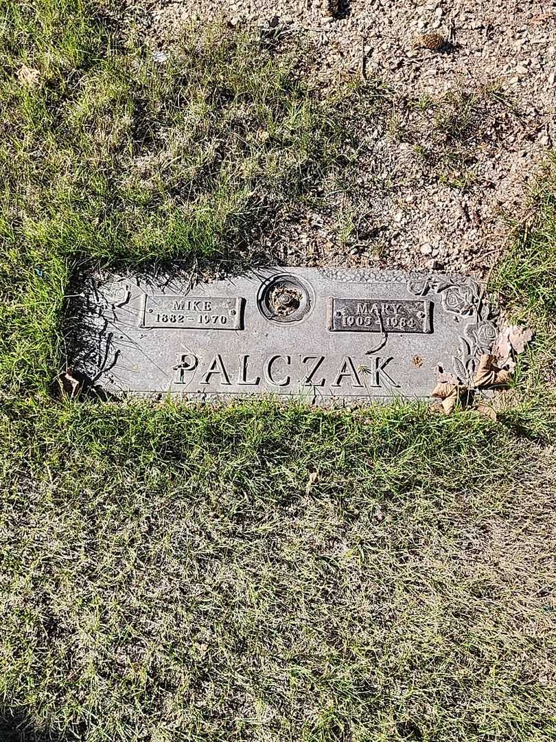 Mary Palczak's grave. Photo 1