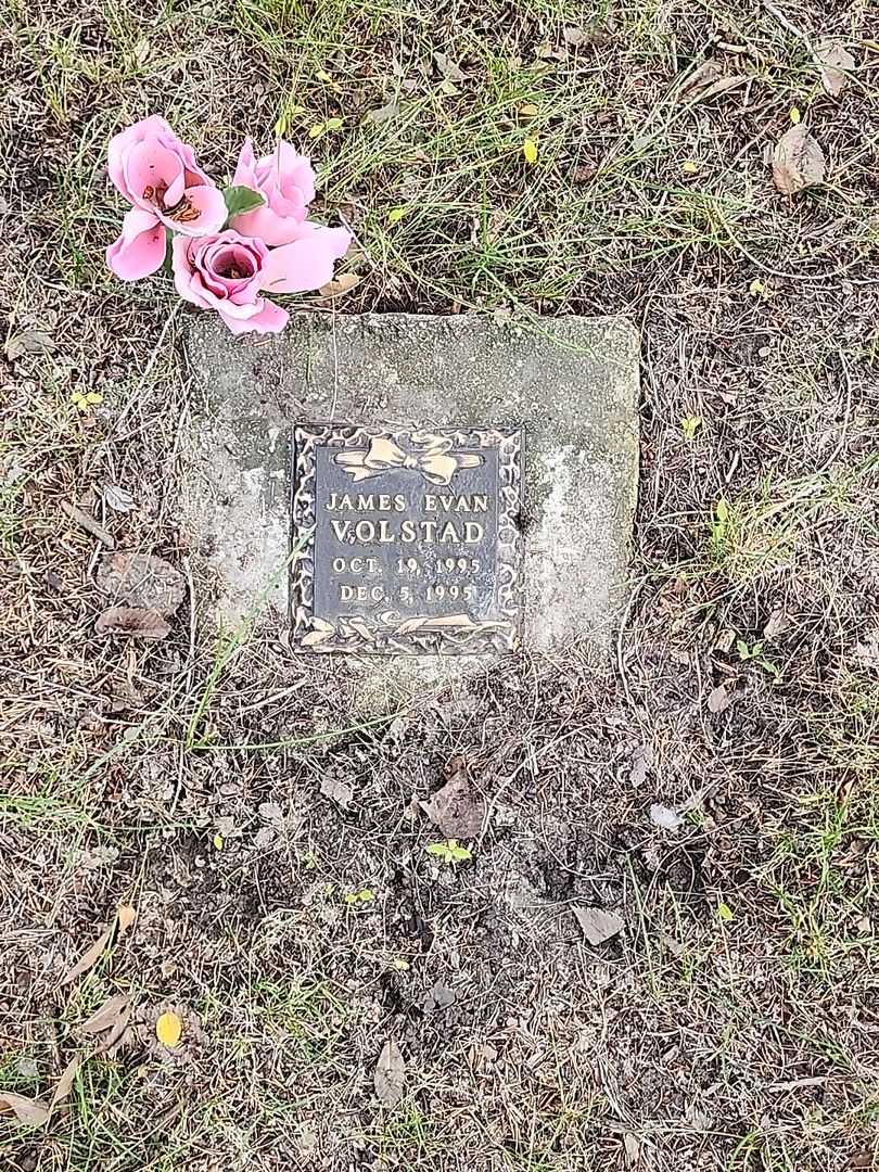 James Evan Volstad's grave. Photo 1