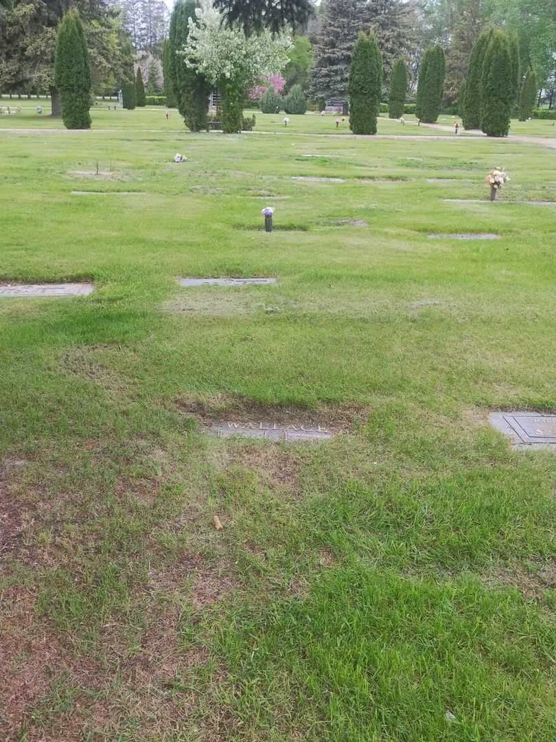 Anne W. Wallace's grave. Photo 2