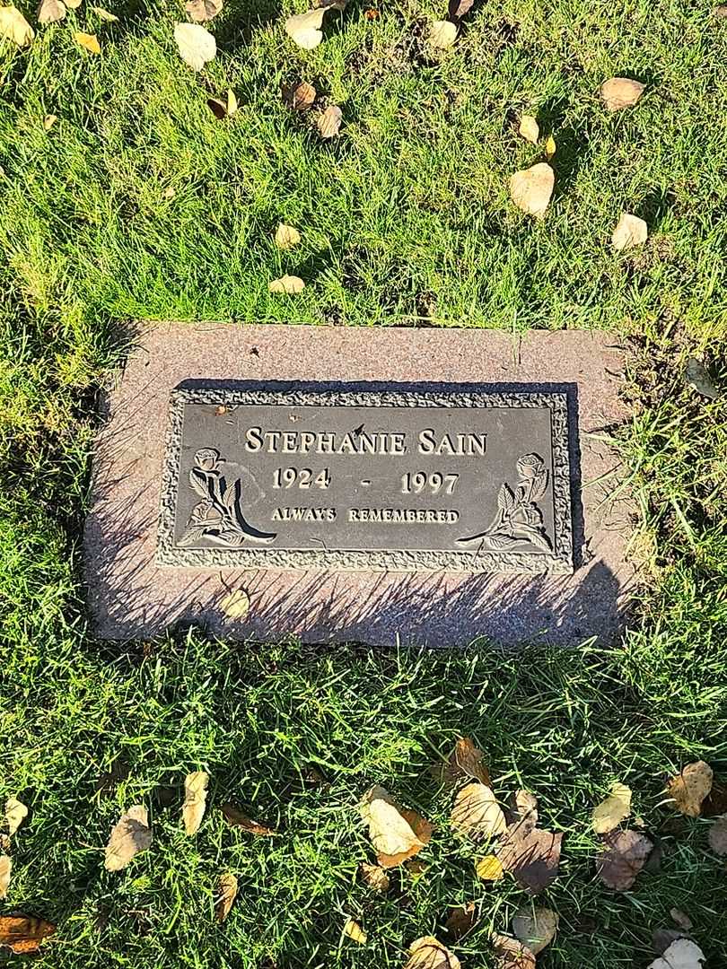 Stephanie Sain's grave. Photo 1