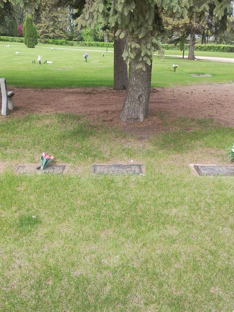 Kent Kou Yee's grave. Photo 2