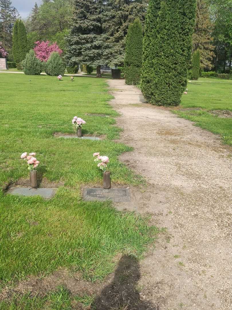 Annie M. Calder's grave. Photo 2