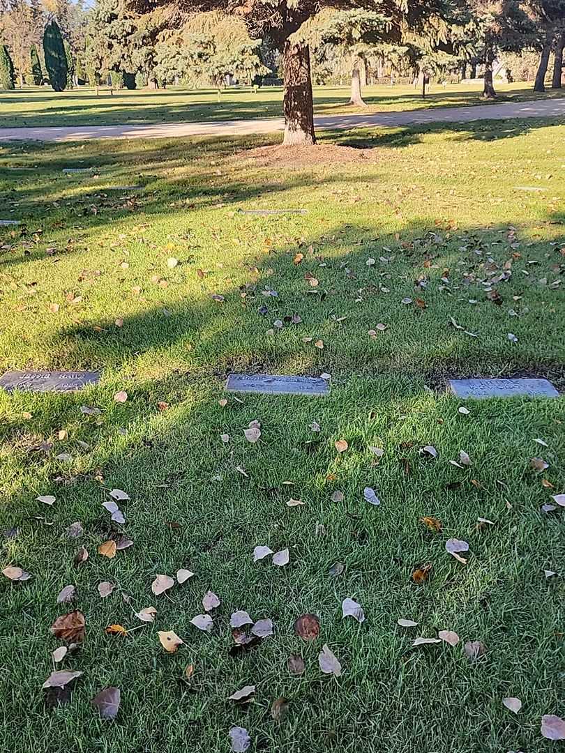 Vernie Halderson's grave. Photo 2