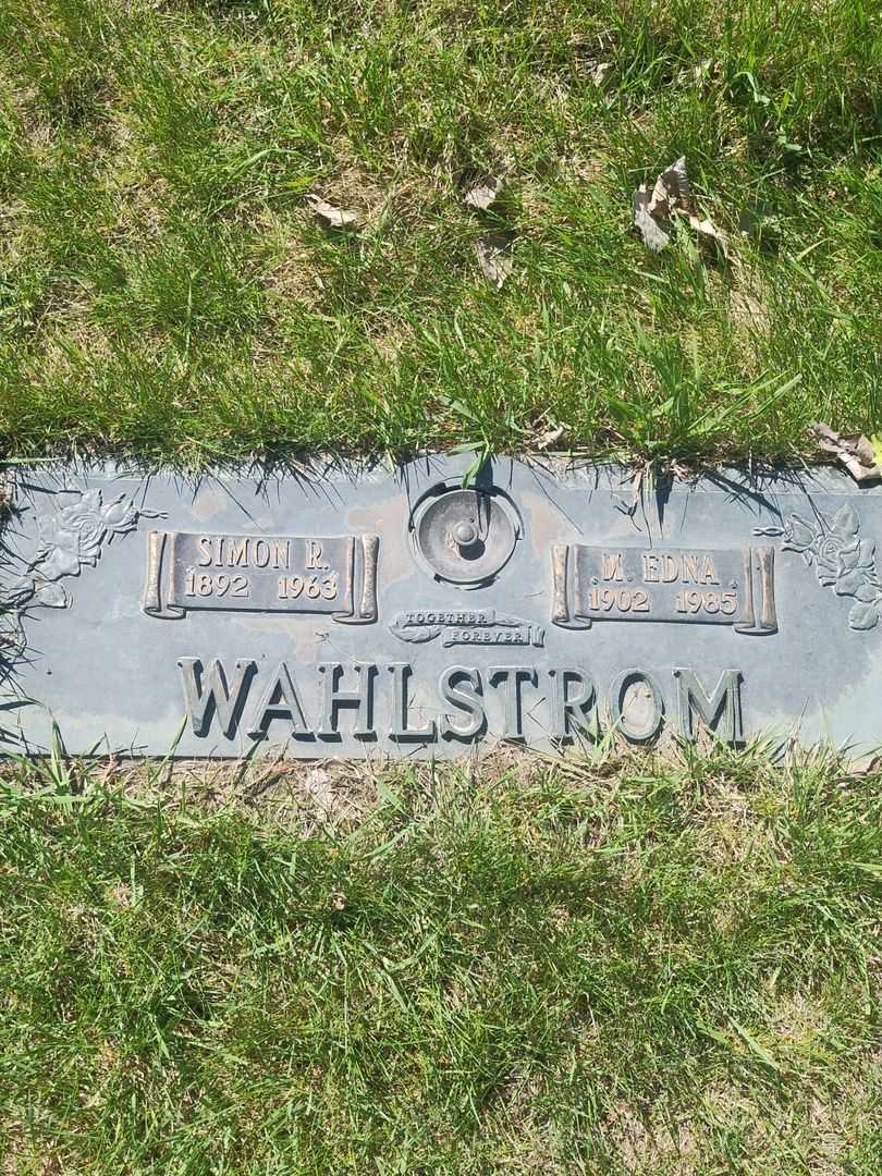 Mary Edna Wahlstrom's grave. Photo 1