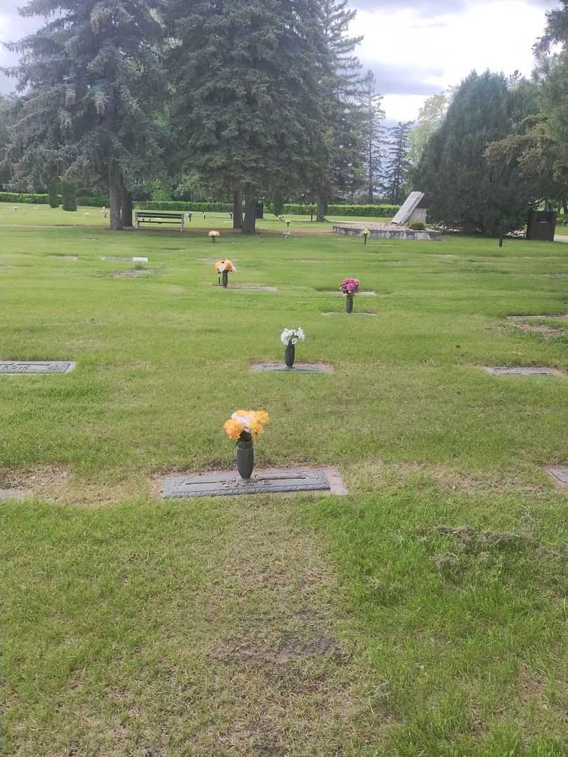 William O. Tate's grave. Photo 2