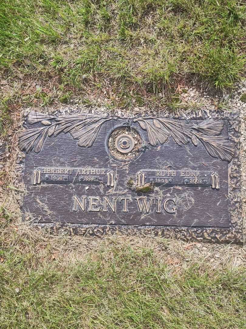 Herbert Arthur Nentwig's grave. Photo 1