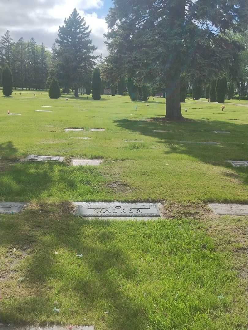 Mabel J. Walker's grave. Photo 2