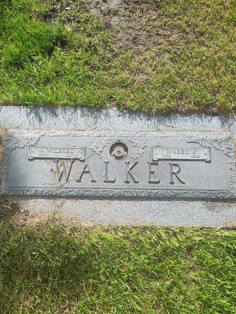 Mabel J. Walker's grave. Photo 1