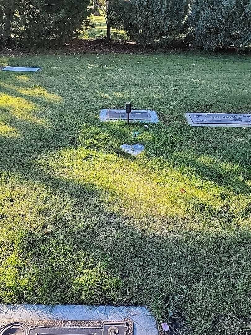 Tekla "Teenie" Zolinski's grave. Photo 2