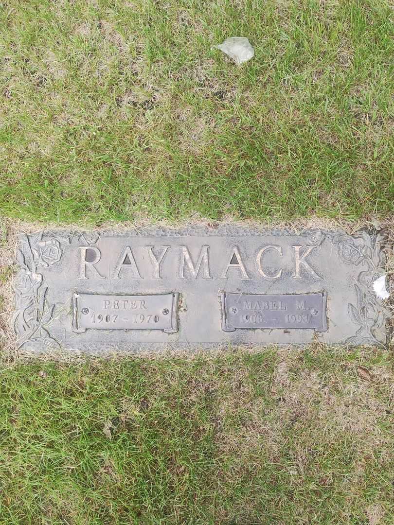 Mabel Mae Raymack's grave. Photo 1