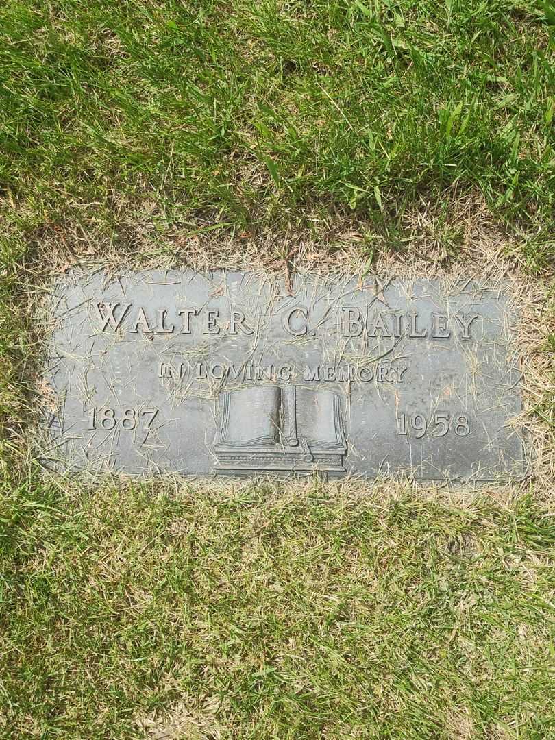 Walter C. Bailey's grave. Photo 1