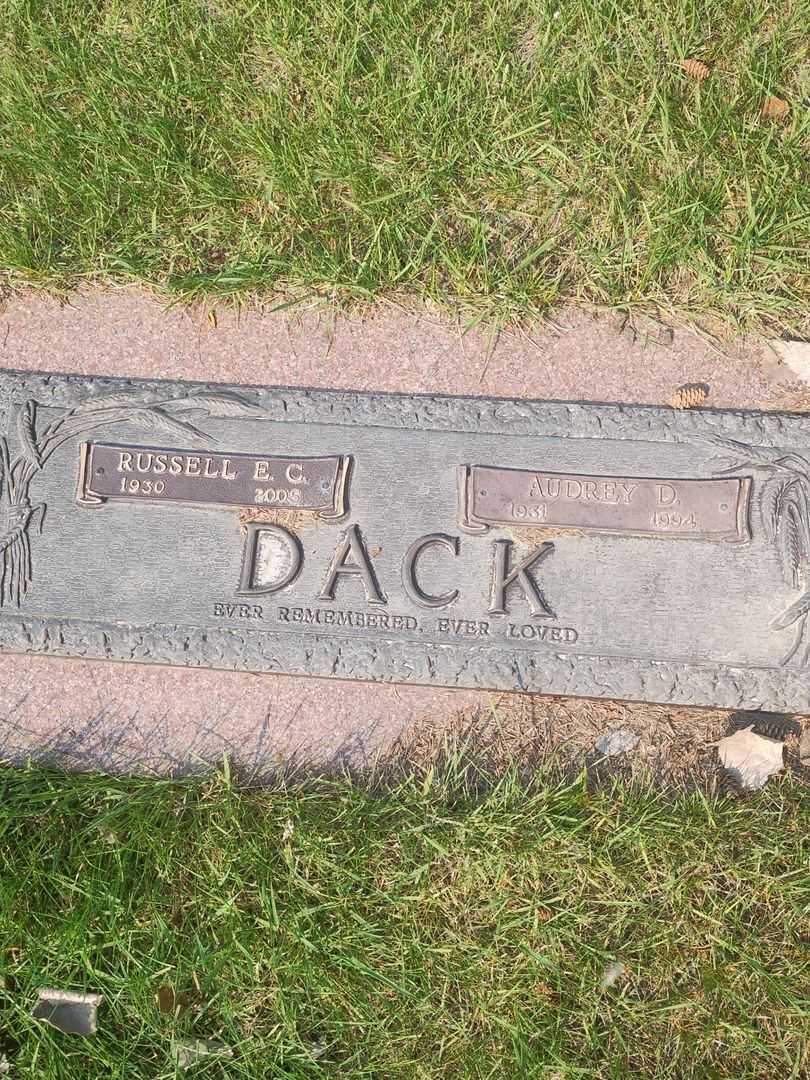 Audrey D. Dack's grave. Photo 1